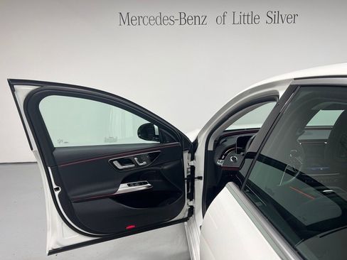 Used 2025 Mercedes-Benz E 350 4MATIC Sedan image 17