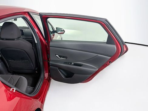 Used 2025 Hyundai Elantra SEL FWD image 32