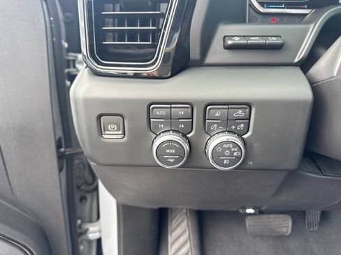 Used 2024 GMC Sierra 1500 AT4 w/ Technology Package AWD/4WD image 15