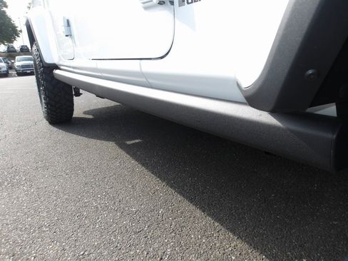 New 2025 Jeep Gladiator Willys image 10