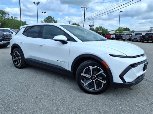New 2026 Chevrolet Equinox EV LT FWD image 2