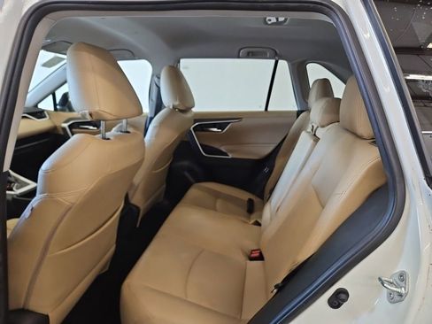 Used 2021 Toyota RAV4 XLE FWD image 4
