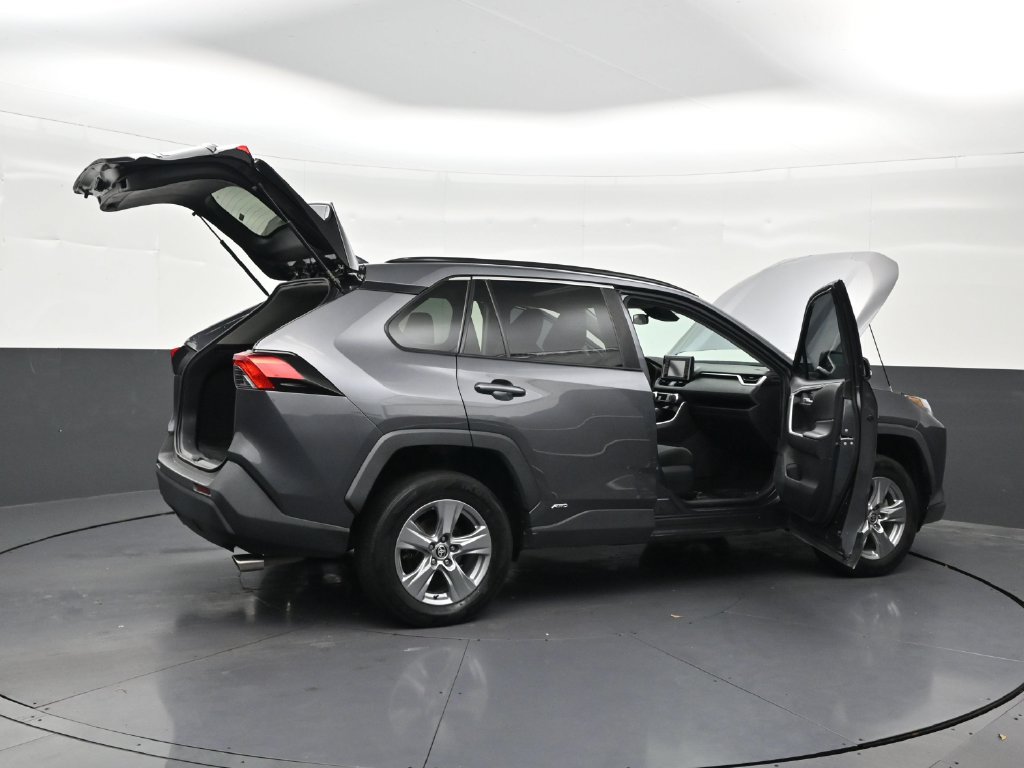 Used 2022 Toyota RAV4 XLE AWD/4WD image 34