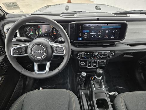 Used 2025 Jeep Wrangler Unlimited Sahara AWD/4WD image 8