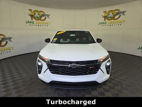 Certified 2024 Chevrolet Trax RS w/ Sunroof Package FWD image 2