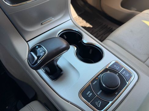 Used 2014 Jeep Grand Cherokee Overland AWD/4WD image 15