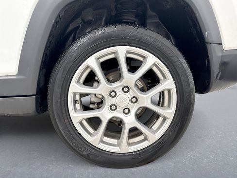 Used 2023 Jeep Compass Latitude w/ Sun and Sound Group image 12