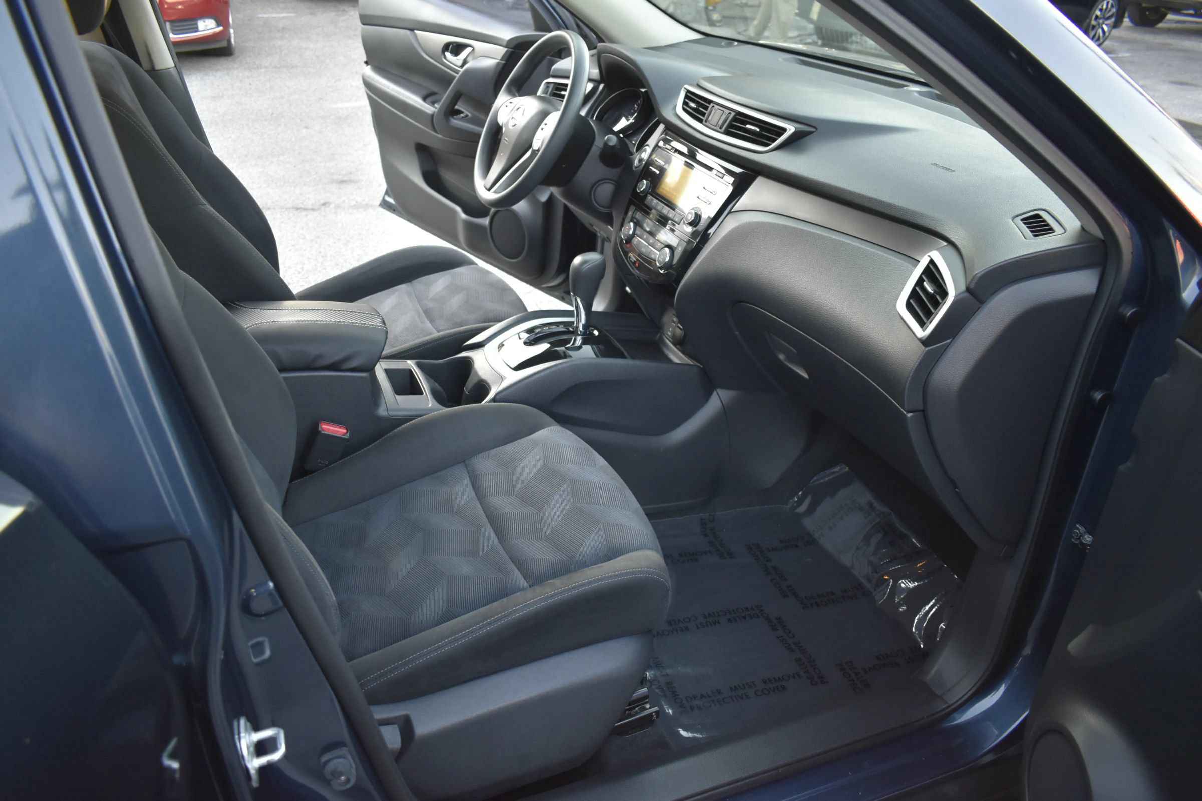 Used 2015 Nissan Rogue SV FWD image 17