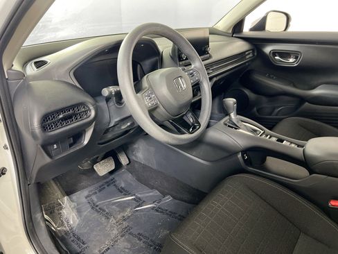 Used 2023 Honda HR-V LX image 9