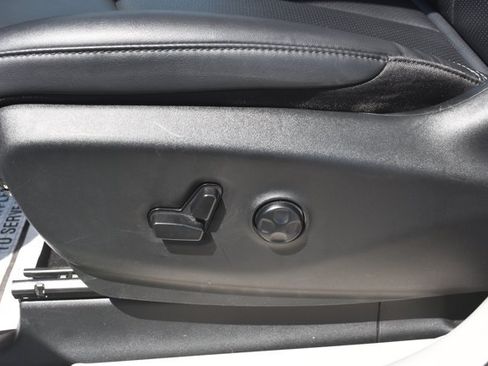 Used 2024 Chrysler Pacifica Limited FWD image 14