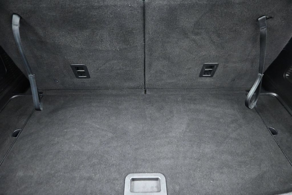 Used 2020 Ford Explorer XLT RWD image 12