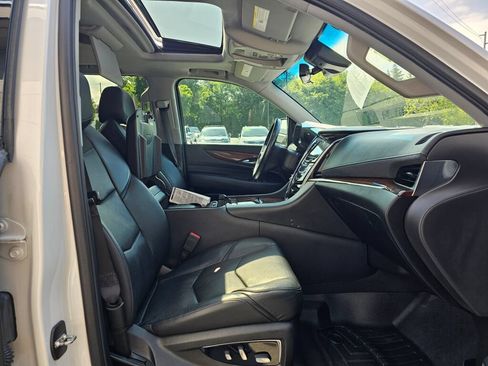 Used 2018 Cadillac Escalade Premium Luxury w/ LPO, Radiant Package AWD/4WD image 9