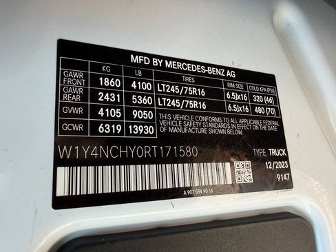 Used 2024 Mercedes-Benz Sprinter 2500 image 42