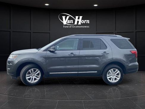 Used 2018 Ford Explorer XLT w/ Equipment Group 202A image 3