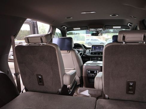 Used 2021 Chevrolet Tahoe Z71 w/ Z71 Off-Road Package AWD/4WD image 15