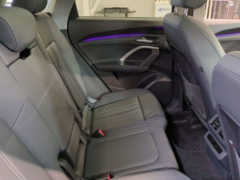 Used 2025 Audi Q5 Premium w/ Convenience Package image 36