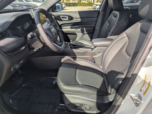 New 2026 Jeep Compass Latitude image 12
