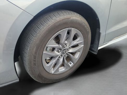 Certified 2024 Toyota Sienna XLE image 29