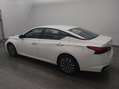 Used 2025 Nissan Altima 2.5 SV FWD image 3