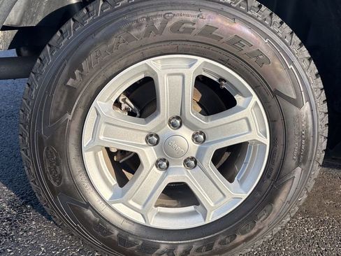 Used 2021 Jeep Wrangler Unlimited Sport image 10