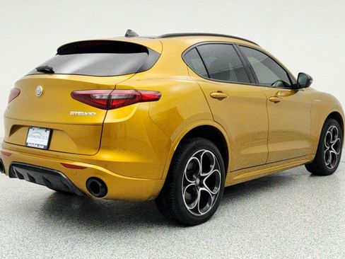 Used 2023 Alfa Romeo Stelvio Veloce image 5