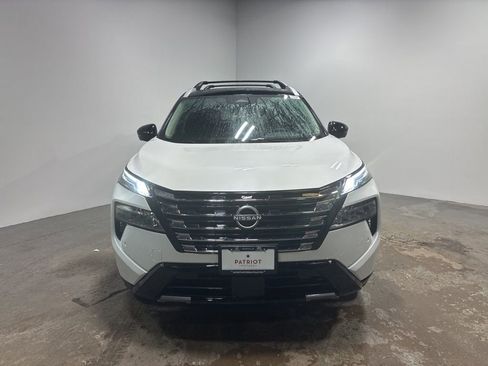 Used 2025 Nissan Rogue Platinum image 38