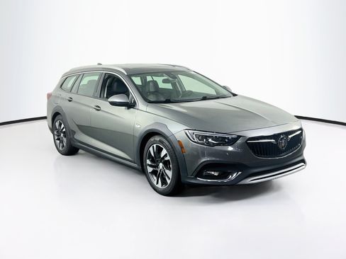 Used 2019 Buick Regal Essence w/ Driver Confidence Package I AWD/4WD image 3