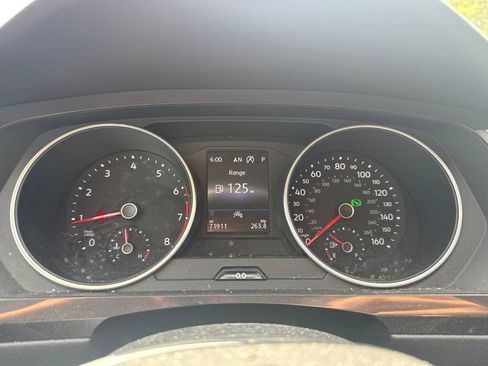 Used 2021 Volkswagen Tiguan SE AWD/4WD image 10