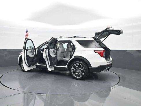 Used 2025 Ford Explorer Platinum w/ Ultimate Package image 90