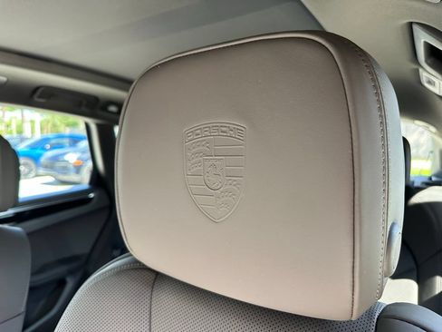 Used 2026 Porsche Macan AWD/4WD image 23