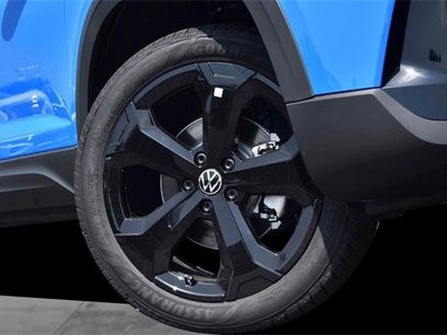 New 2025 Volkswagen Taos SE