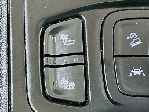Used 2022 GMC Terrain SLE w/ Driver Convenience Package FWD image 17