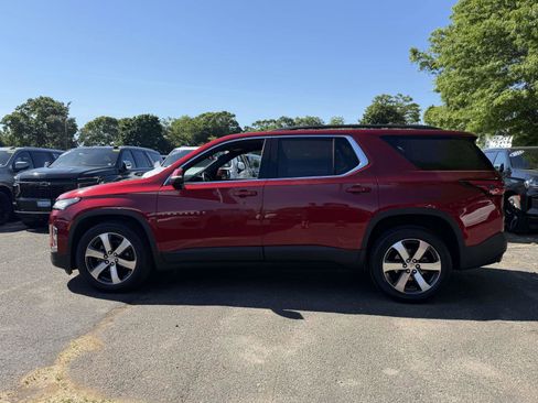 Used 2023 Chevrolet Traverse LT w/ LT Premium Package AWD/4WD image 3