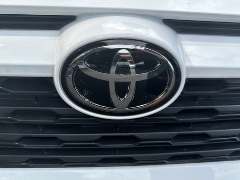 Used 2025 Toyota RAV4 XLE FWD image 28