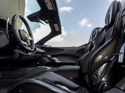 Used 2022 Ferrari SF90 Spider AWD/4WD image 31