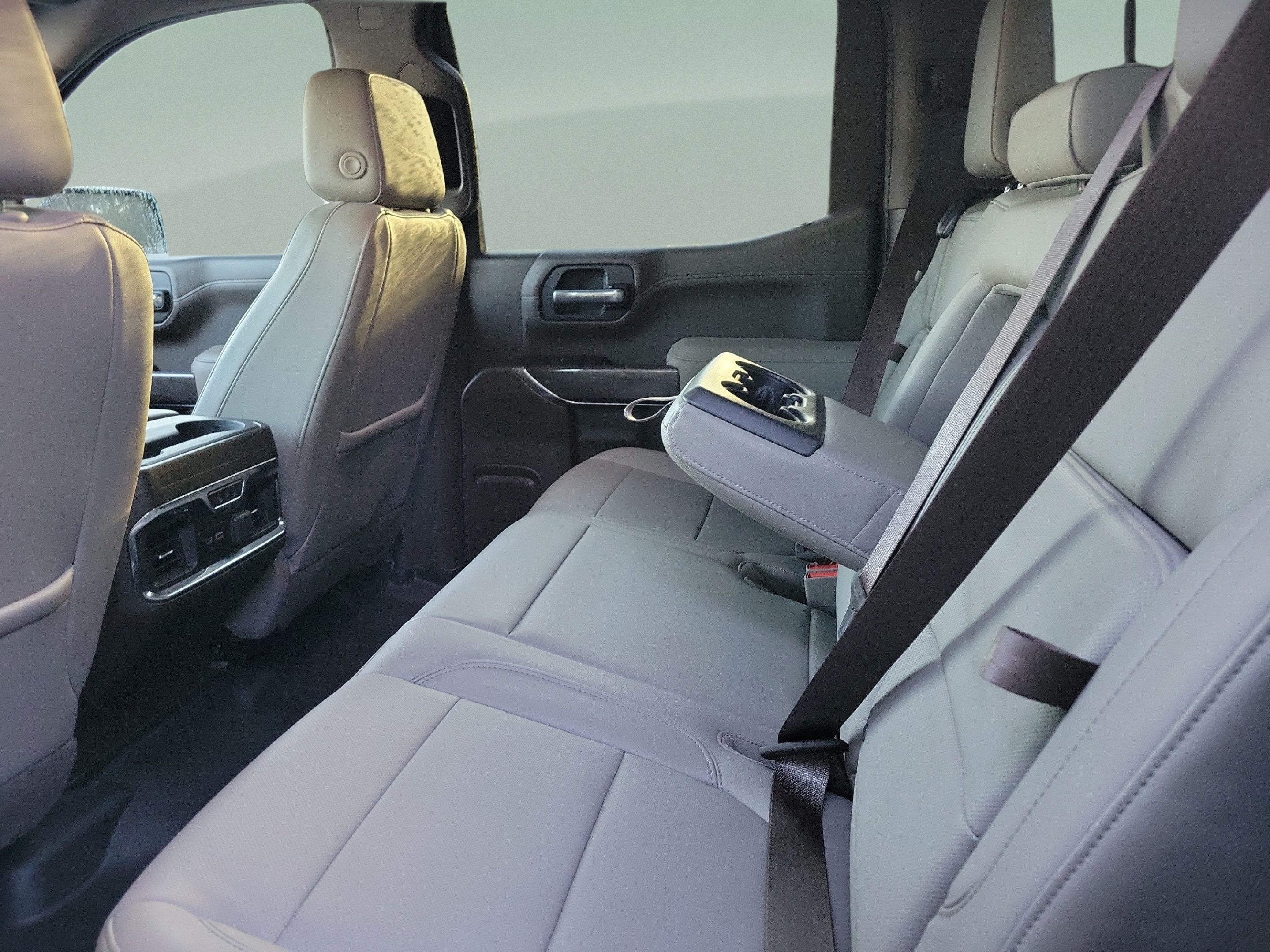 Used 2019 Chevrolet Silverado 1500 LTZ w/ LTZ Convenience Package AWD/4WD image 6
