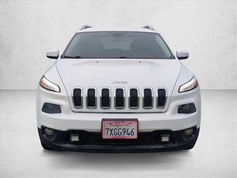 Used 2017 Jeep Cherokee Latitude w/ Comfort & Sound Group FWD image 2