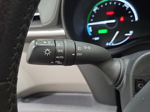 Used 2024 Toyota Sienna XLE FWD image 21