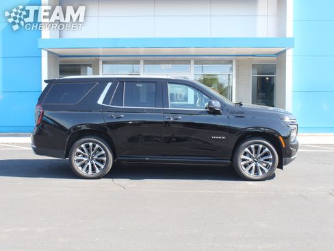 Used 2025 Chevrolet Tahoe High Country AWD/4WD image 3