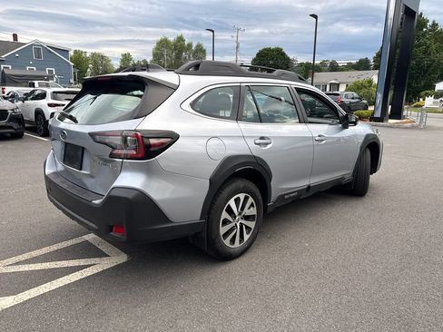 Used 2024 Subaru Outback AWD/4WD image 5