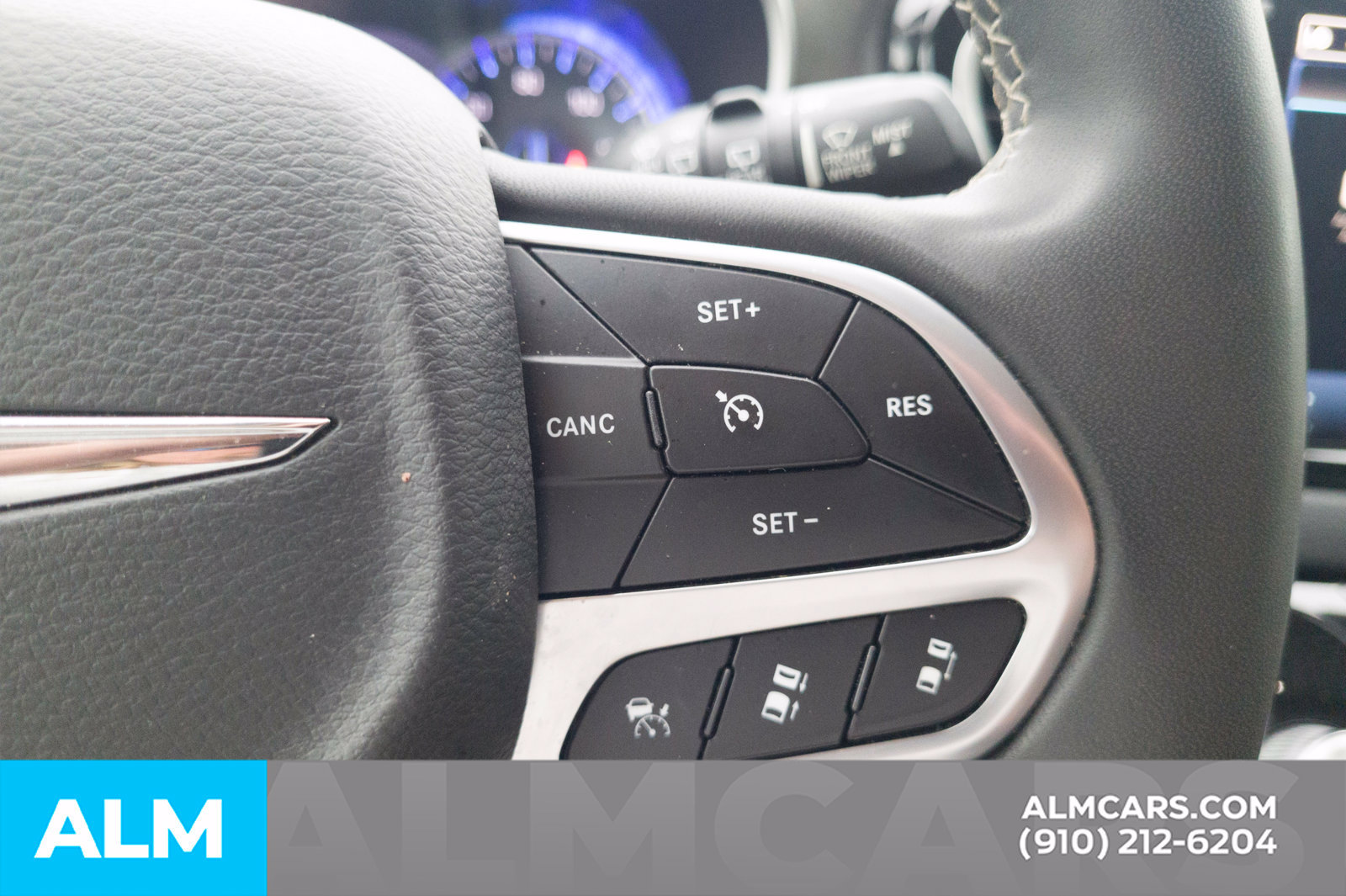 Used 2023 Chrysler Pacifica Touring-L FWD image 15