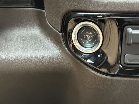 Certified 2025 GMC Sierra 1500 SLT image 21