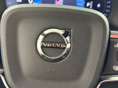 Certified 2025 Volvo XC40 B5 Plus AWD/4WD image 31