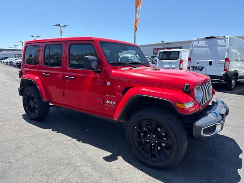 Used 2024 Jeep Wrangler Unlimited Sahara AWD/4WD image 10