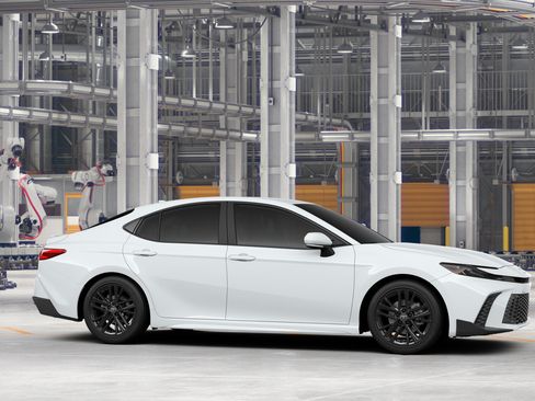 New 2026 Toyota Camry Hybrid FWD image 13