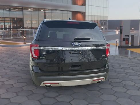 Used 2017 Ford Explorer XLT w/ Equipment Group 202A AWD/4WD image 8