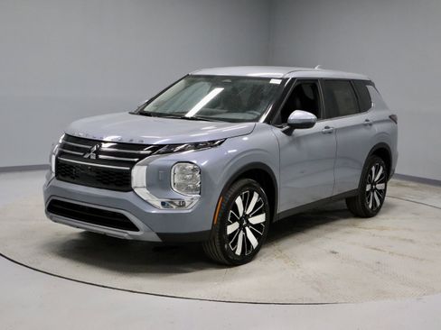 New 2026 Mitsubishi Outlander SE image 4