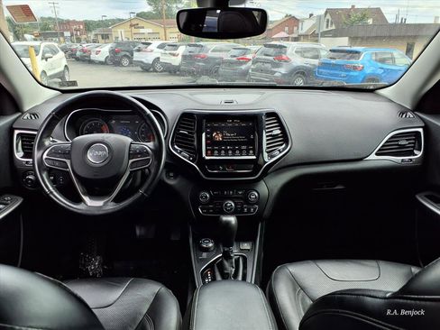 Used 2019 Jeep Cherokee Limited AWD/4WD image 9