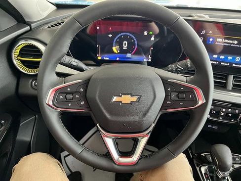 New 2025 Chevrolet Trax LT w/ Sunroof Package image 17