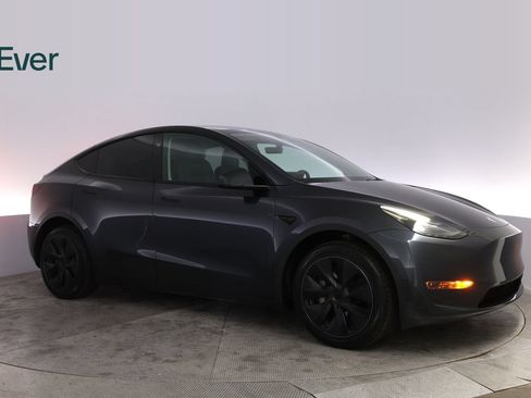 Used 2024 Tesla Model Y Long Range RWD image 14